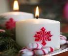 Δύο μεγάλες καύση Χριστούγεννα κεριά